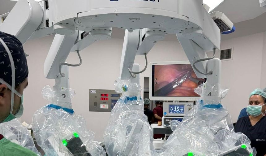 BAÜN Hastanesinde ilk robotik cerrahi ameliyatı başarıyla yapıldı