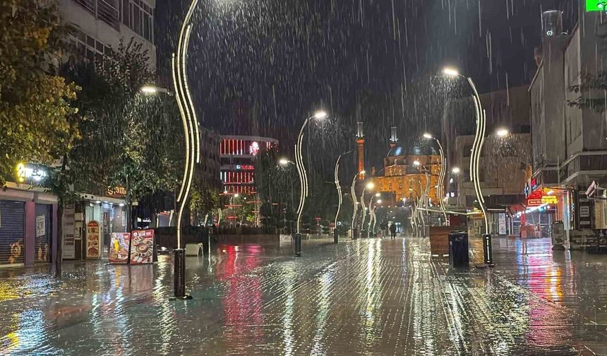 Bolu'da sağanak yağış hayatı olumsuz etkiledi