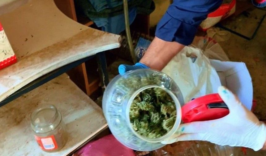 Çanakkale'de tarihi eser kaçakçılığı ve uyuşturucu operasyonuna 1 gözaltı
