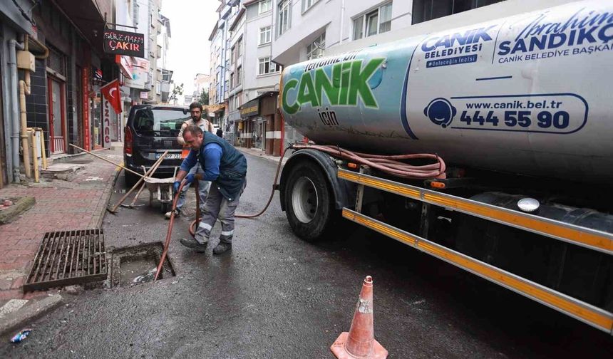 Canik'te sağanak mesaisi