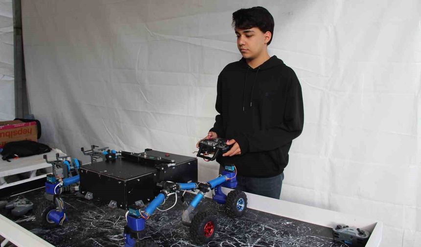 Depremi yaşayan lise öğrencisi arama kurtarma robotu geliştirdi