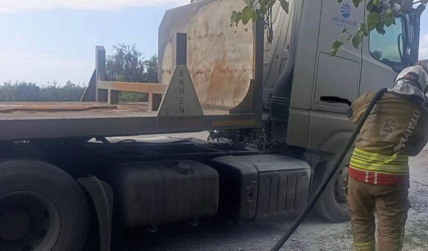 Dörtyol'da tır yangını kontrol altına alındı