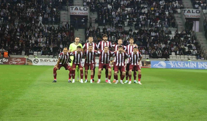 Elazığspor, Isparta'ta 21 futbolcuyla gidiyor