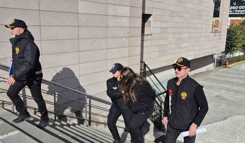 Evinde misafir ettiği şahsın bıçakla ölümüne ilişkin gözaltına alınan kadın tutuklandı