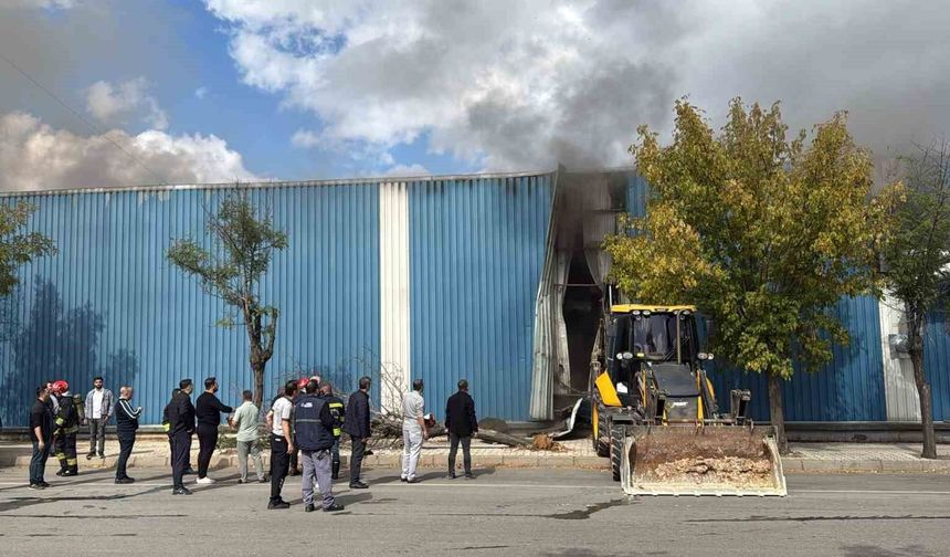 Gaziantep'te pamuk fabrikasında çıkan yangın kontrol altına alındı