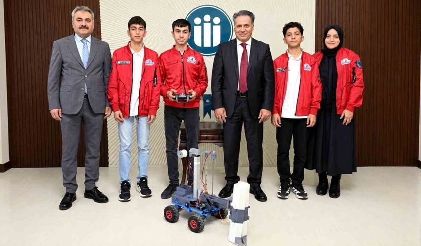 Genç buluşçular Rektör Akpolat ile buluştu