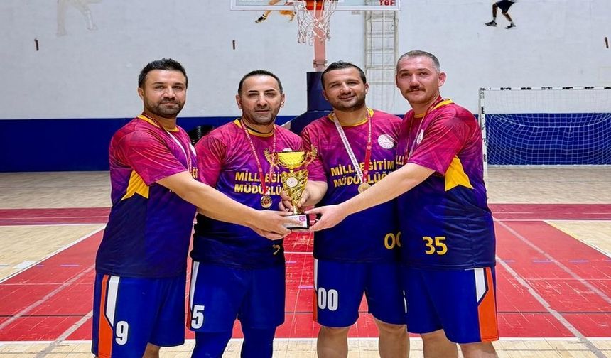 Hakkari Millî Eğitim Müdürlüğü Basketbol Takımı şampiyon oldu