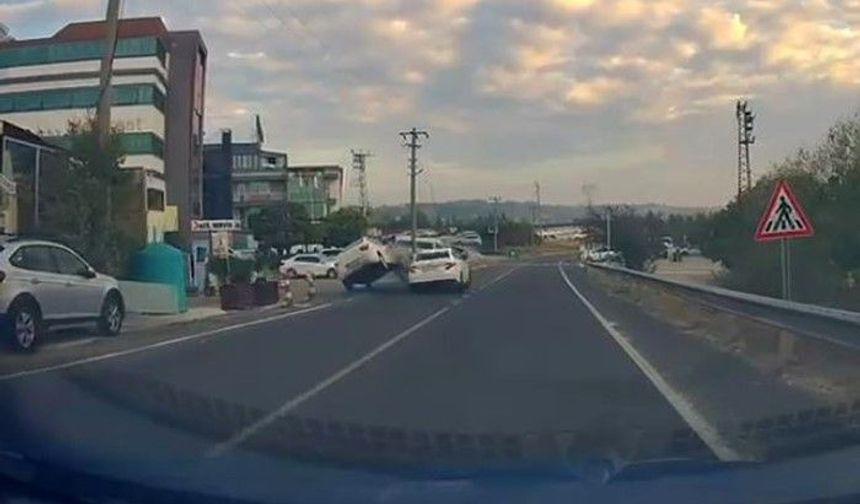 Hastane önünde korkutan çarpışma: Kazaya ilk müdahale hastane personelinden