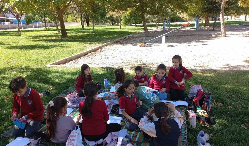 Minikler hem oynadı hem sağlıklı beslenmeyi öğrendi