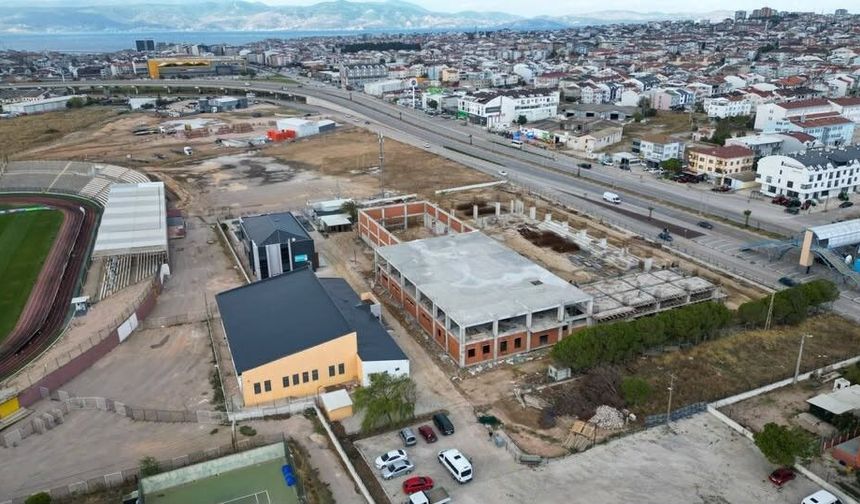 Özalp, Bandırma'da gençlik ve spor tesislerini inceledi