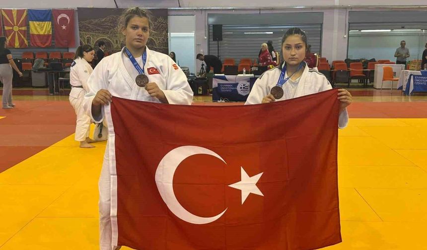Salihlili sporculardan Yunanistan'da madalya başarısı