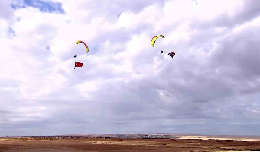 TEKNOFEST'te paramotor gösterisi