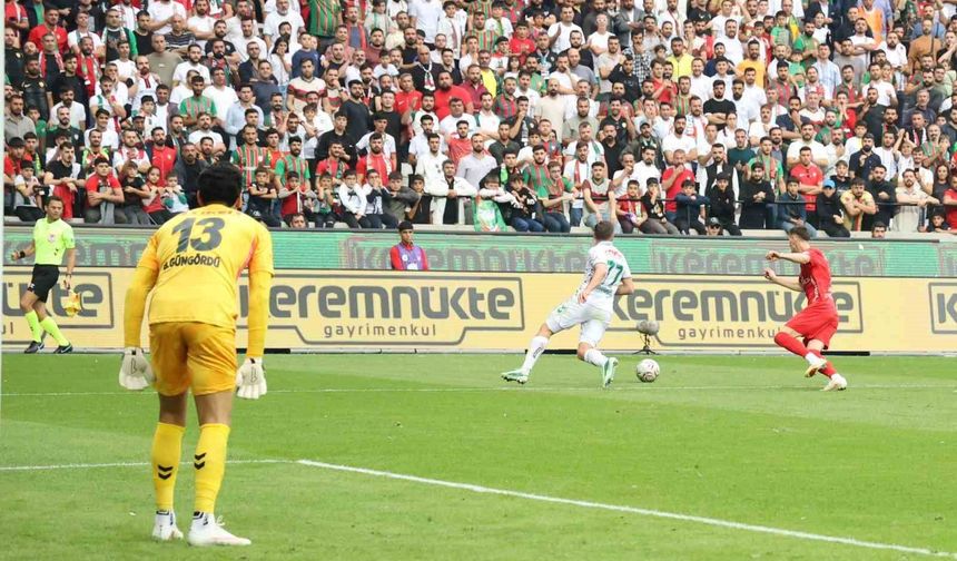 Trendyol Süper Lig: Amed Sportif Faaliyetler: 0 - Konyaspor: 0 (ilk yarı)