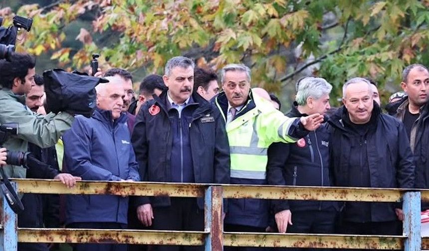 “Devletimizin tüm imkanlarıyla Sakarya’da afetin izlerini sileceğiz”