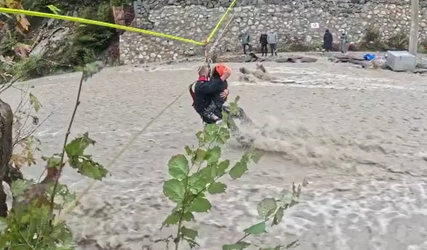 AFAD ekiplerinin saniyelerle yarışı kask kamerasına yansıdı!