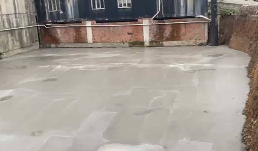 Şehrin Merkezindeki bu dev çukuru görmüyor musunuz?