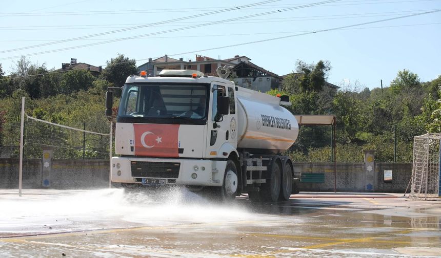 Erenler Belediyesi yağış sonrasında da sahada