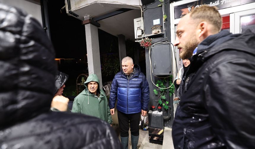 Serdivan’da Gece Boyu Afet Nöbeti! Başkan Osman Çelik Sahadaydı