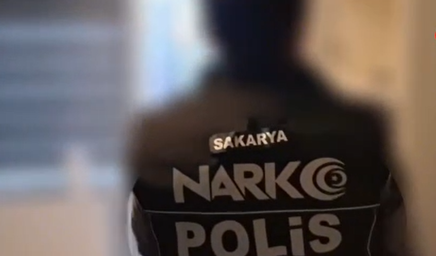 Narkotik ekipleri iki ilçede düğmeye bastı: Polisten kaçamadılar!