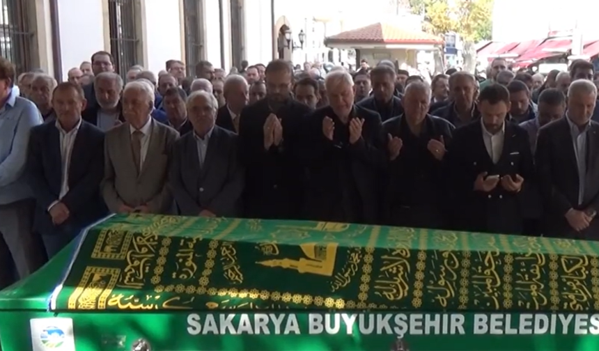 Sakarya’nın Asırlık Çınarı "Dönerci Ömer" Son Yolculuğuna Uğurlandı