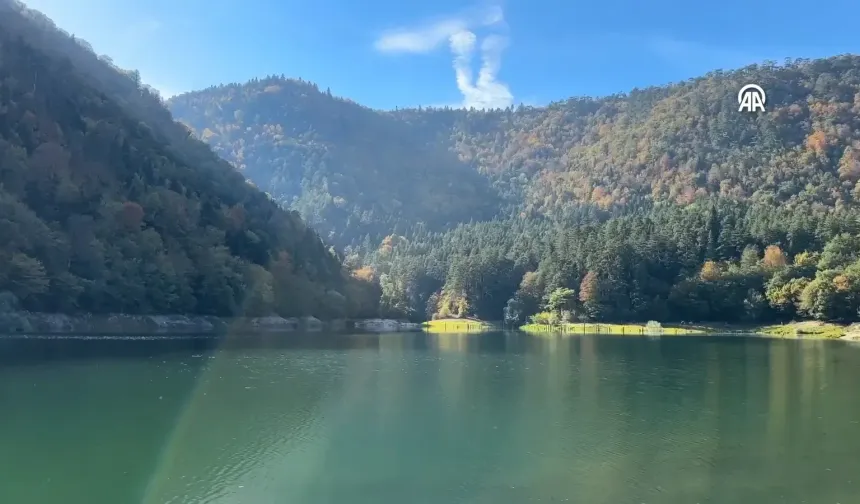 Sülüklü Göl Tabiat Parkı sonbahar renklerine büründü